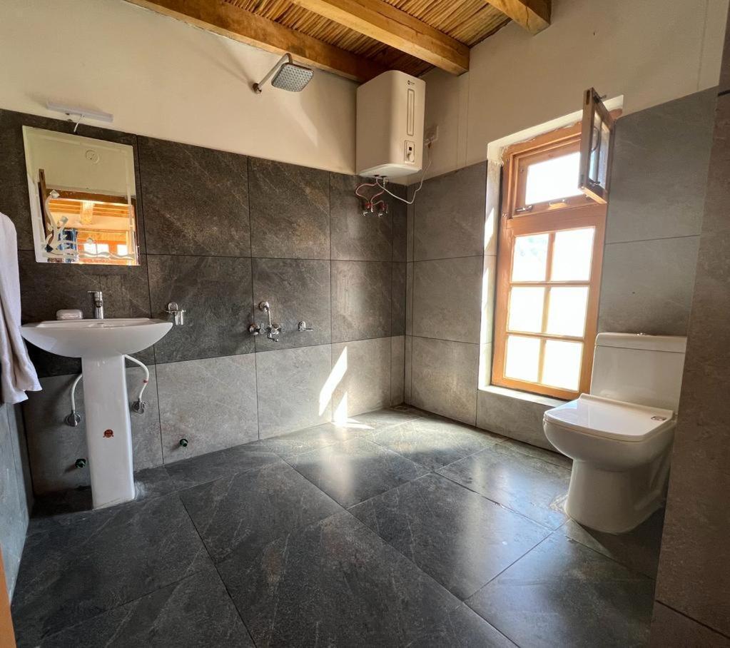 Guru View Home Stay Padam Eksteriør billede